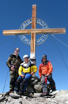Gipfelkreuz der Weißseespitze: Raimund, Rainer und Mathias